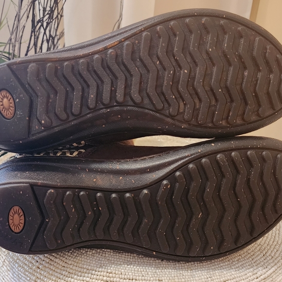 UGG Australia Kona Toggle Winter Boots Womens Size 8  Brown Suede Leather. - Picture 7 of 8